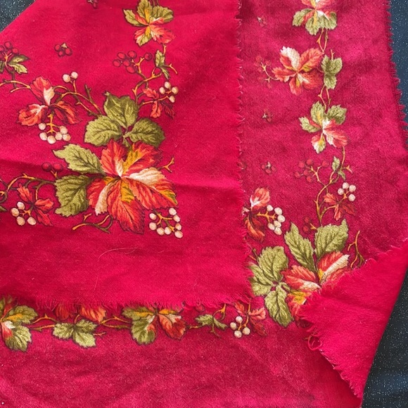 Red Floral Accent Scarf - Picture 4 of 6